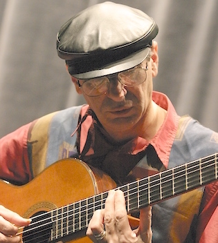 Juan Falú, guitarra, voz y Memoria, se presenta en el Club Mitre 